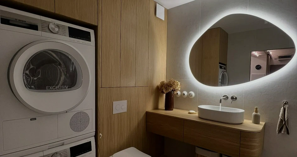 Łazienka z&nbsp;podświetlanym lustrem